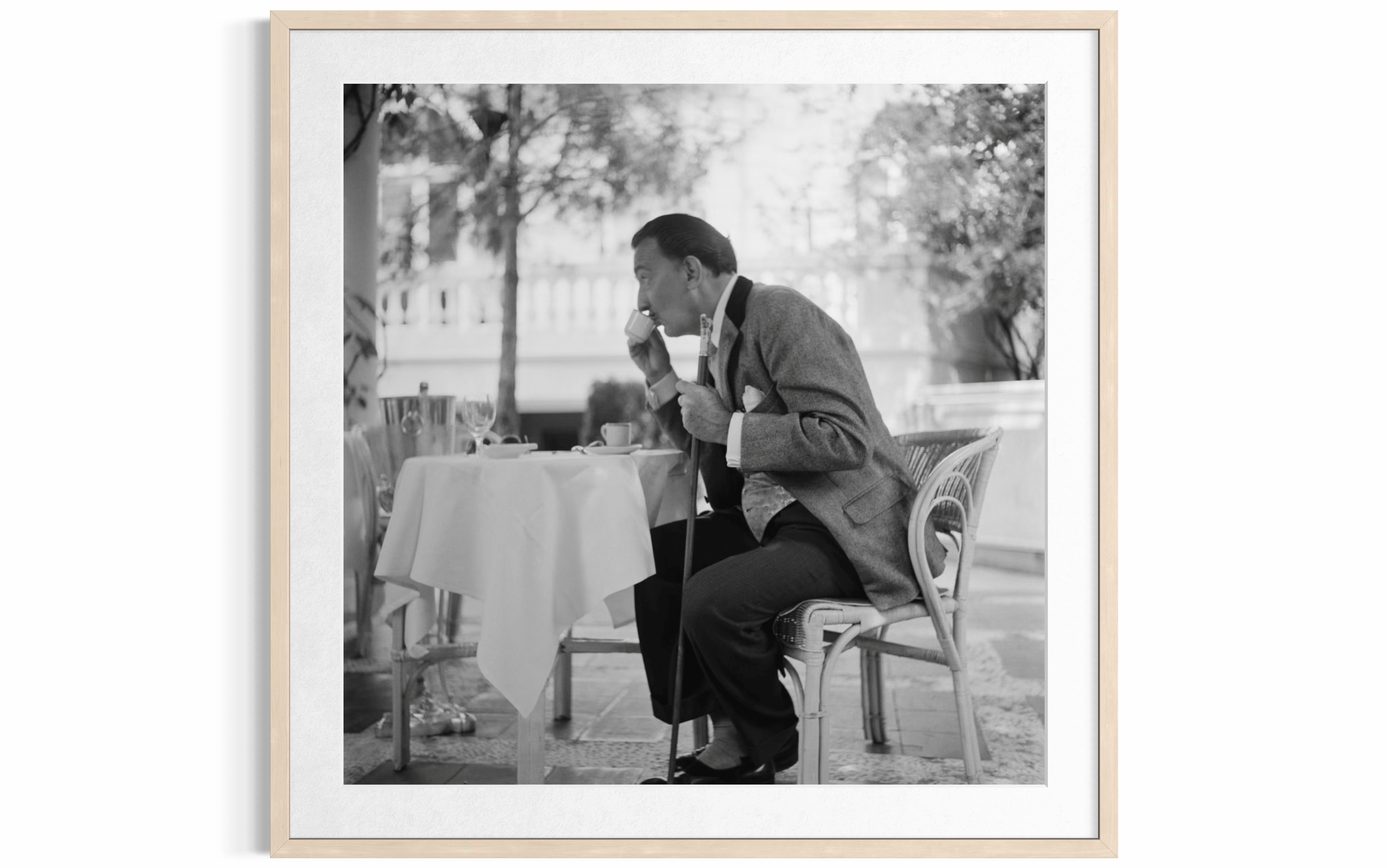 Coffee With Dali (Ritz Hotel, Madrid), 1955 by Slim Aarons