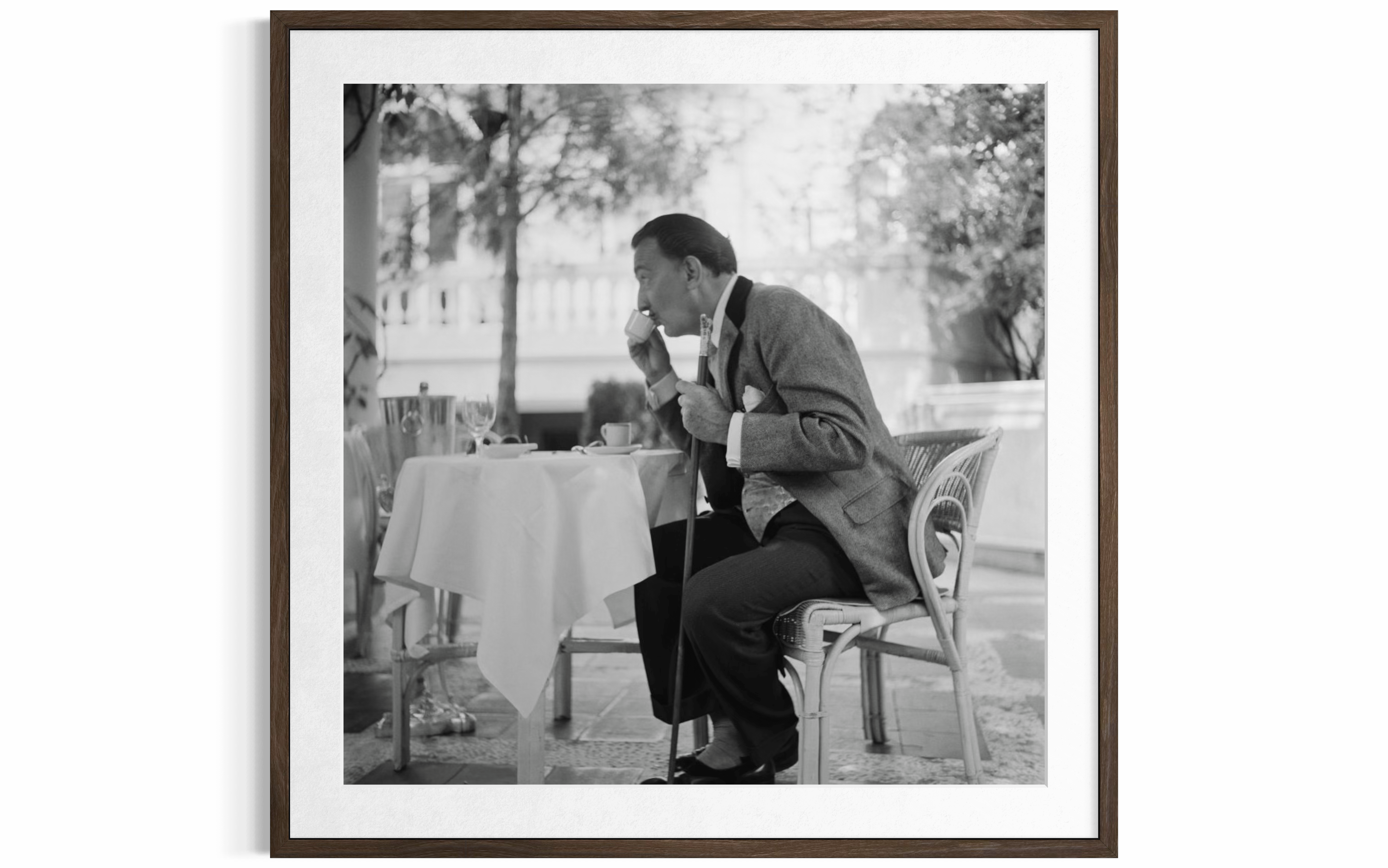 Coffee With Dali (Ritz Hotel, Madrid), 1955 by Slim Aarons